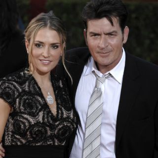 Charlie Sheen debe miles de dólares en manutención