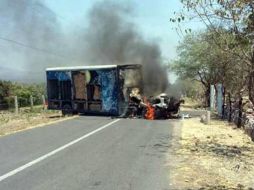 Gente armada prendió fuego a seis vehículos más en la región occidente, ubicada en los límites de Michoacán y Jalisco. SUN / ARCHIVO