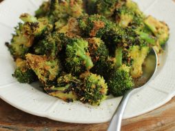 Recomiendan que se manera constante se regule el apetito y la ingesta de alimentos. AP / ARCHIVO