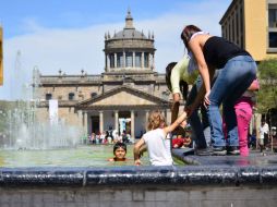 Recomiendan tomar medidas para evitar daños por el contacto con los rayos solares. EL INFORMADOR / ARCHIVO
