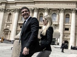 Antonio Banderas y su novia Nicole Kimpel llegan a la plaza de San Pedro para asistir a la Audiencia General de los Miércoles. EFE / A. Carconi