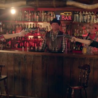 Critican video musical de Edith Márquez por 'violento'