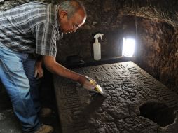 Indican que posiblemente la lápida aún proteja los restos de la osamenta de Miguel de Palomares. TWITTER / @INAHmx