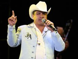 Julión Álvarez se convertirá en el padrino de lujo del programa. SUN / ARCHIVO