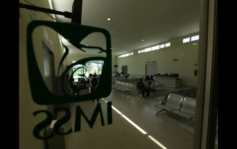 De haber suspendido las licitaciones de análisis clínicos y bancos de sangre, el IMSS hubiera perdido 750 MDP. EL INFORMADOR / ARCHIVO