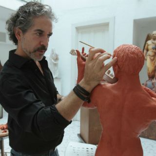 La PGR destruye esculturas falsas con firma de Jorge Marín