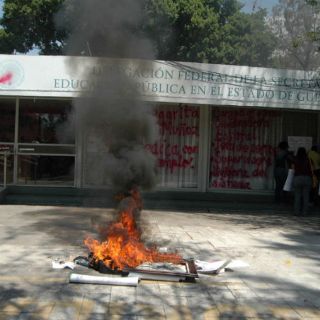 La CETEG vandaliza oficinas por despido de maestros