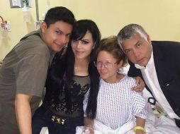 Maribel Guardia compartió una fotografía con Campillo, su hijo y el diseñador Mitzy. FACEBOOK / Maribel Guardia