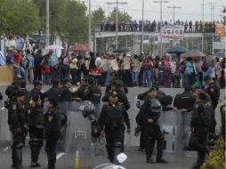 Policías federales se desplegan en zonas estratégicas de Chiapas para evitar los bloqueos del magisterio chiapaneco. NTX / ARCHIVO