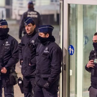 Detienen en Bruselas a tres hombres que amenazaban con inmolarse