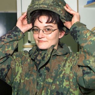 Por primera vez, EU nombra a mujeres oficiales de combate