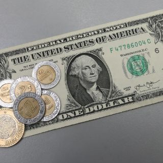 El dólar cierra en 17.85 pesos en bancos capitalinos