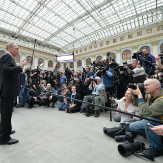 Allanan en Moscú oficina de dueño de Nets
