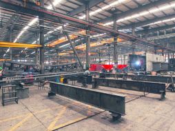 Mano de obra. Más de 300 personas laboran en la producción de las trabes en una de las empresas responsables. EL INFORMADOR / F. Atilano