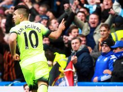 El argentino Sergio Agüero logra un ''hat-trick'' con el que su equipo se lleva la victoria. EFE / S. Dempsey