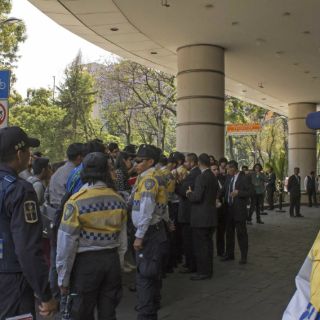 Guitarrista de Coldplay saluda a sus fans