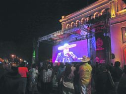 El cantante quiso que todos sus seguidores pudieran presenciar el concierto y mandó montar pantallas en Guadalajara. EL INFORMADOR / M. Vargas