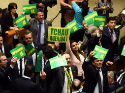 Frente a la sede del Congreso se han concentrado decenas de miles de personas. AFP / E. Sa
