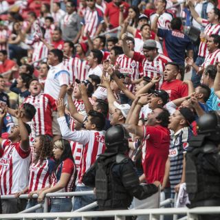 La afición ingresa sin problemas al Clásico Tapatío