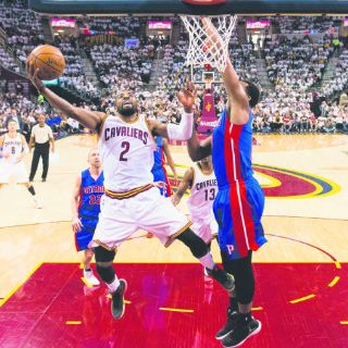 Irving, LeBron y Love le dan primer triunfo a los Cavaliers