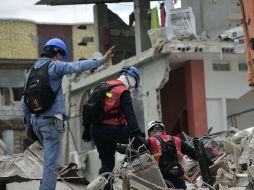 El sismo de 7.8 grados causó 272 muertes; las réplicas han dificultado el trabajo de los rescatistas. AFP / R. Buendía