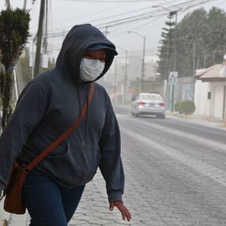 Ante ceniza volcánica, recomiendan cubrir nariz y boca