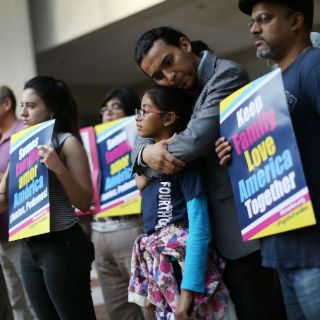 Hispanos apoyan a Obama ante audiencia de alivio migratorio