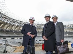 El dirigente observó el estado de construcción del estadio. AP / A. Zemlianichenko