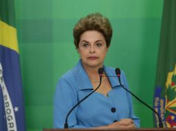 Según el diario, Rousseff está ''acusada de violar una ley que limita el gasto del Gobierno y el voto contra ella''. AP / ARCHIVO