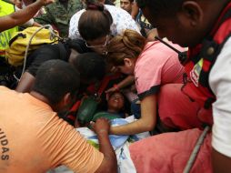 Luego de tres días, el rescate de víctimas del terremoto de 7.8 grados Richter en Ecuador no para. EFE / J. Jácome