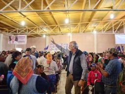 El candidato Barraza busca el apoyo de las comunidades en Guachochi. ESPECIAL /