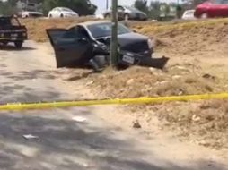 Autoridades lograron asegurar a una persona también lesionada de bala, pero que no viajaba en el midibús. ESPECIAL /