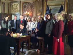 El gobernador también promulga una ley que obliga a los informáticos a denunciar cualquier archivo con pornografía. TWITTER / @GovHerbert