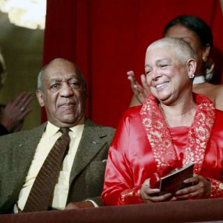 Esposa de Cosby termina de dar su testimonio