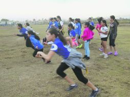Intensa preparación. Jóvenes durante el entrenamiento en el campo de Carneros ubicado en El Fortín, Zapopan. EL INFORMADOR / M. Vargas