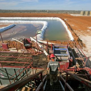 Aseguradoras cotizan pólizas de empresas petroleras