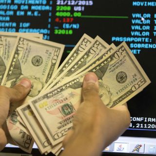 Bancos de la Ciudad de México venden dólar en 17.51 pesos