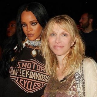 Echan a Courtney Love de fiesta en Coachella