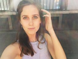 Natasha tuvo un cambio radical de peinado y vestuario para poder dar vida a 'Amelia'. INSTAGRAM / @natdupeyron