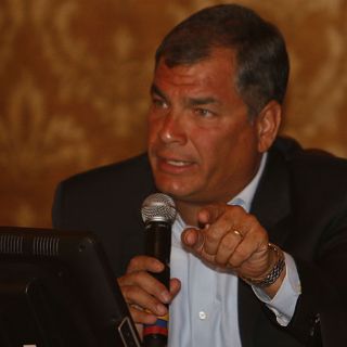 Ecuador anuncia aumento de impuestos para cubrir gastos por el sismo