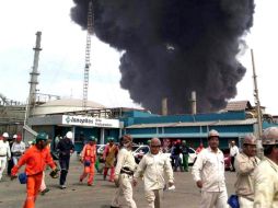 La explosión, que ocurrió la tarde de este miércoles, cimbró la mayor parte de la ciudad de Coatzacoalcos. SUN / P. Morales