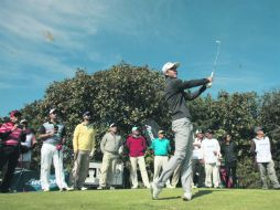 No levanta. Carlos Ortiz sólo ha logrado superar el corte en cinco de los 14 torneos que ha disputado en la presente temporada. EL INFORMADOR / R. Tamayo