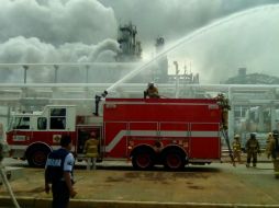 Incendio por la explosión en un complejo petroquímico de Pemex en el puerto de Coatzacoalcos, Veracruz. EFE / ESPECIAL
