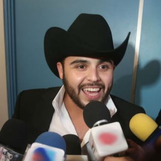 Investigarían a Gerardo Ortiz por crimen organizado