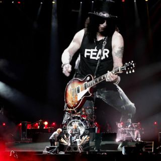 Fans de Guns N' Roses sufren accidente; la banda lo lamenta