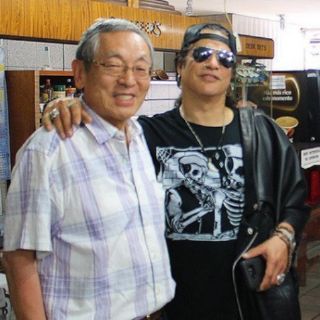 Slash también visitó el Museo del Juguete