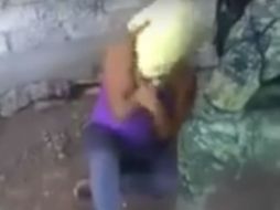 La mujer policía fue puesta a disposición de la Unidad Especializada en Investigación del Delito de Tortura de la PGR. YOUTUBE / Manuel Feregrino