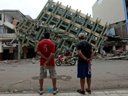 Se han registrado 657 réplicas del sismo principal; se espera que ocurran más a la largo de la semana. AFP / J. Cevallos