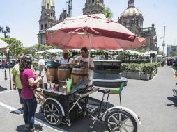 Los comerciantes deberían respetar el área que les fue asignada y no inviadir el entorno. EL INFORMADOR / R. Tamayo