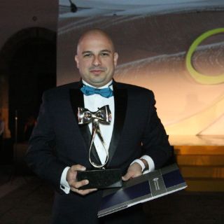 León Reffreger recibe Premio Adolf Horn